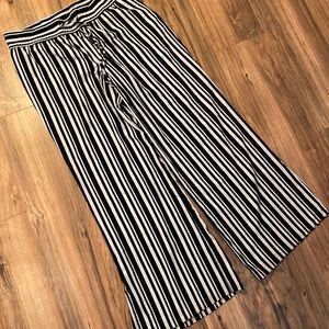 Size XL New York&Company Black/White Palazzo pants